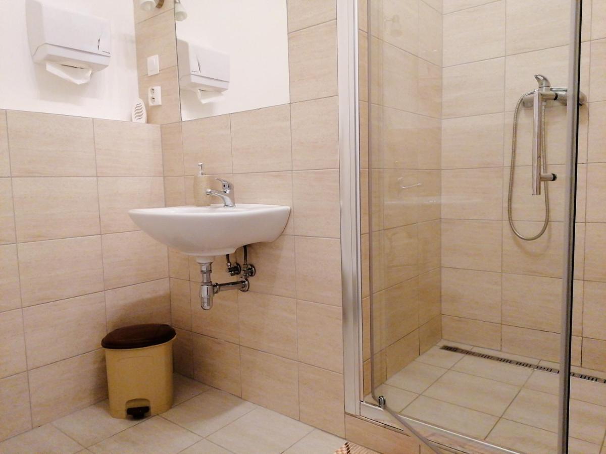 Hostel Vodna 1 Kosice Luaran gambar